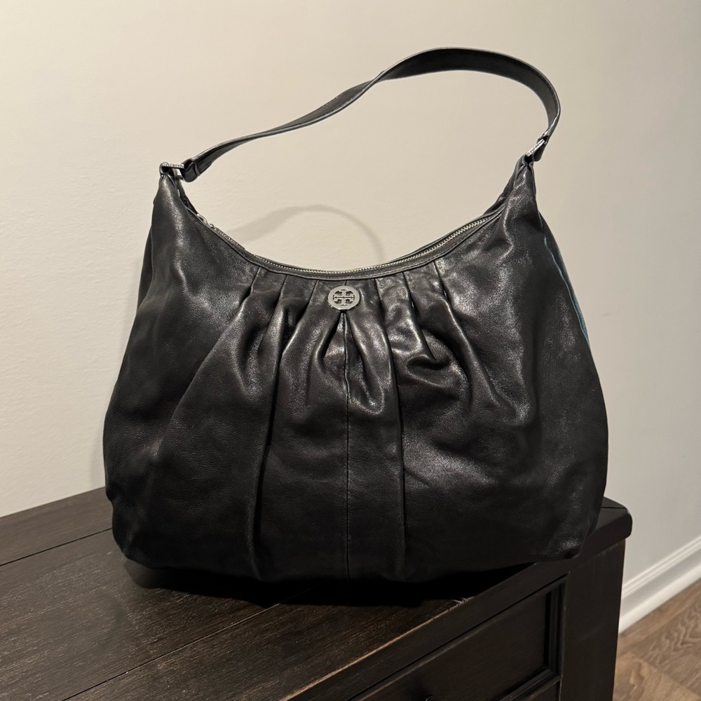 Tory Burch Vintage Black Verona Pleated Leather Tote-Preowned! - Picture 6 of 13